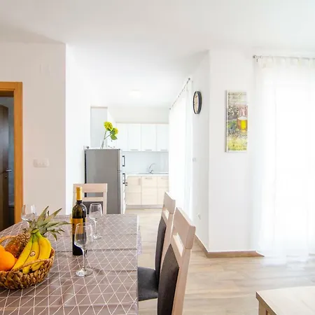 Sara Apartmán *
