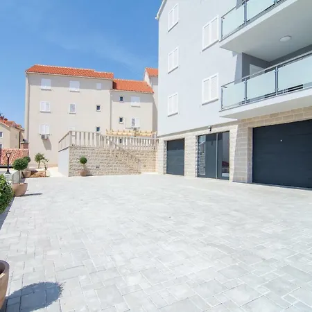 Sara Apartmán