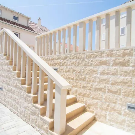 Sara Apartmán *