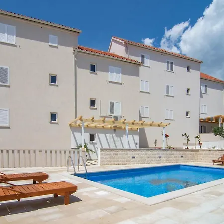 Sara Apartmán *
